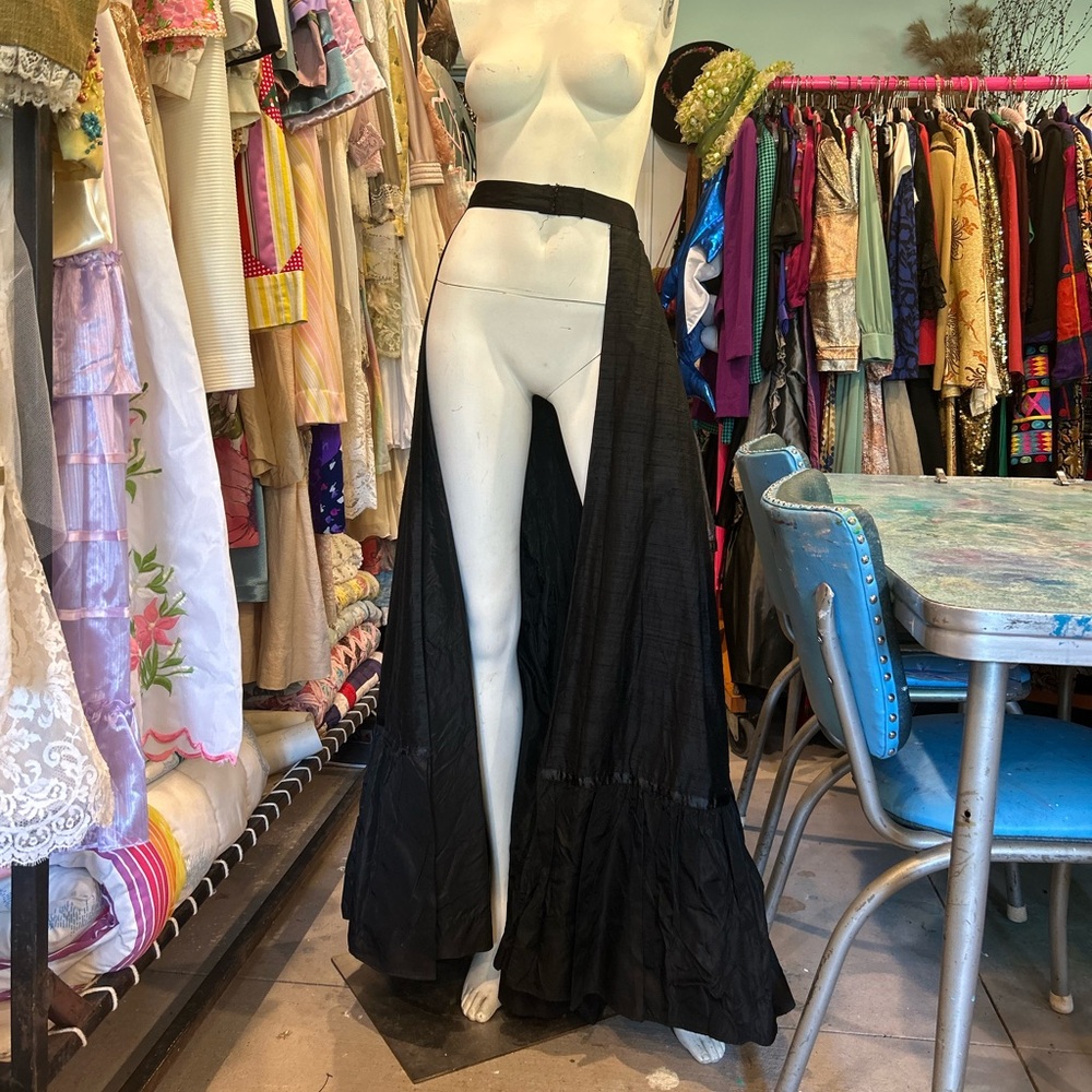 Victorian Vintage Bustle - Picture 2 of 11